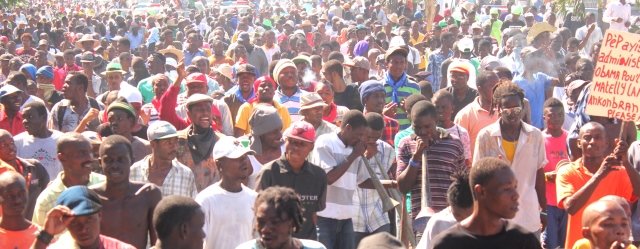  Les anti-Martelly tenus à distance de l’ambassade américaine