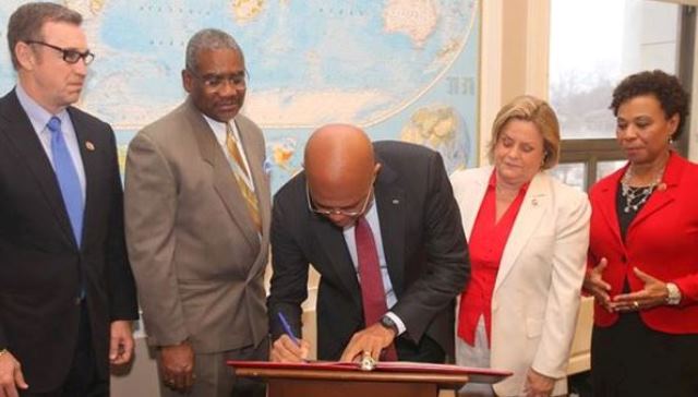  Martelly débute sa visite officielle à Washington