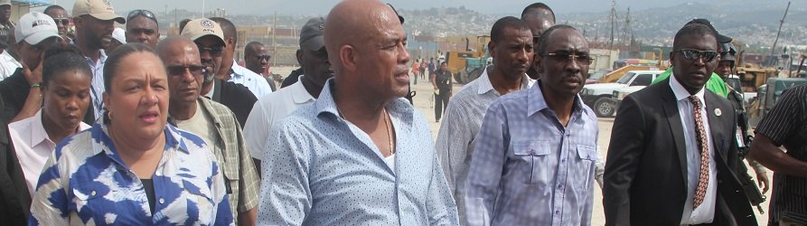  Martelly visite les travaux de construction du Wharf de Jérémie