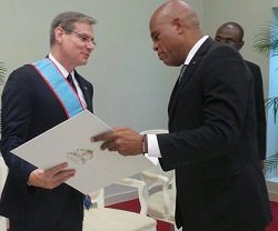  Décoration de l’Ambassadeur du Brésil en Haïti, M. Jose Luis Machado