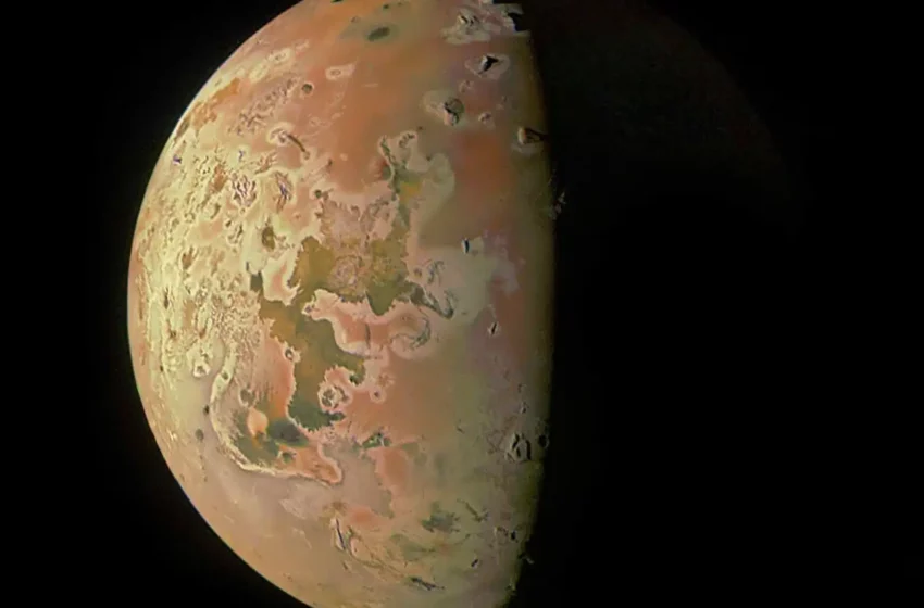  La sonde Juno a capturé la photo la plus précise d’Io, la lune volcanique de Jupiter.