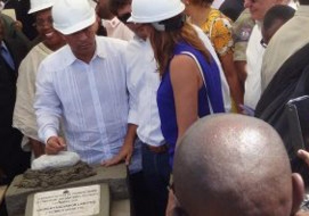Pose de la première pierre de l’Aéroport des Cayes par Le Premier Ministre Laurent Lamothe