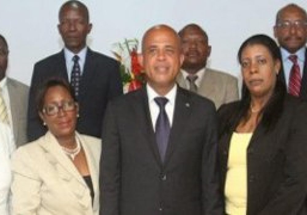Le Président Michel Martelly et les menbres du ctcep(photo:le nouvelliste)